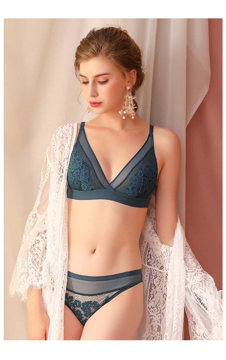 Elegant lace lingerie set