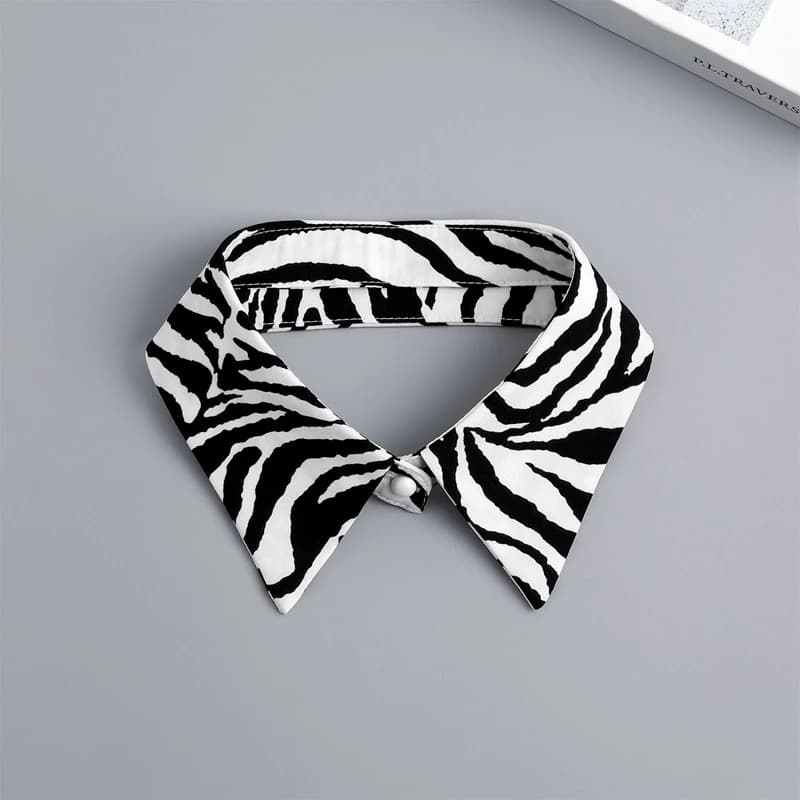 Black and white zebra-striped detachable shirt collar for sweaters.