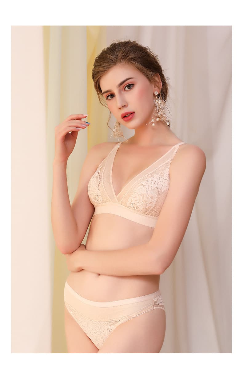 Elegant lace lingerie set